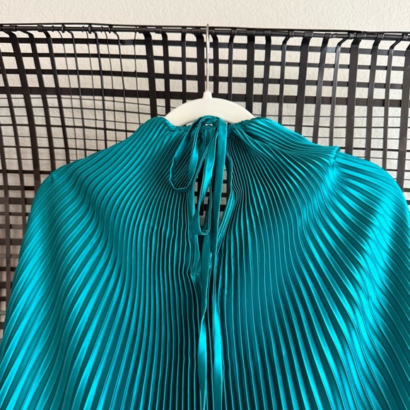 L’IDEE Boheme gown pleated maxi dress with cape in Jewel - Picture 11 of 16